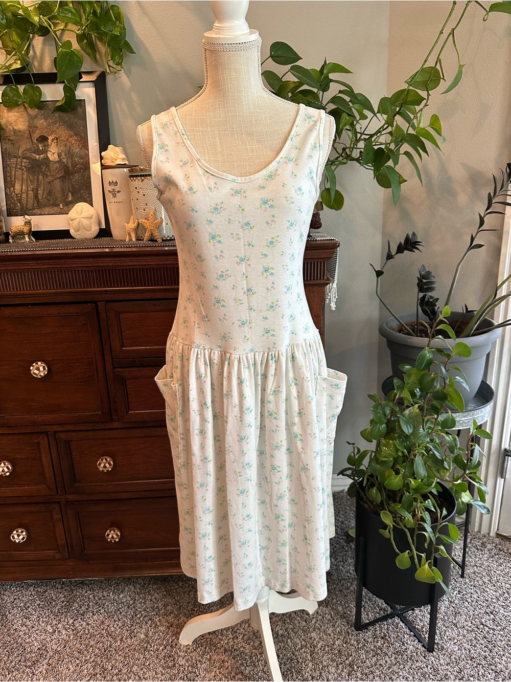 Vintage Sleeveless Cream Floral Pocket Dress